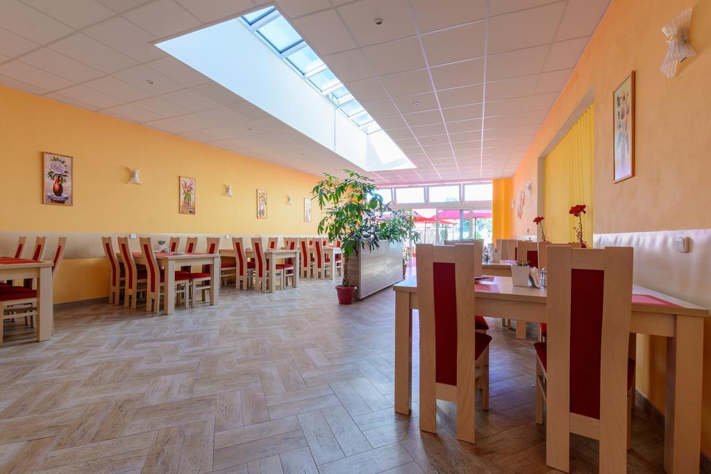 Hotel Trumf Mladá Boleslav Dış mekan fotoğraf